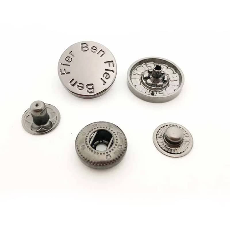Metal snap button